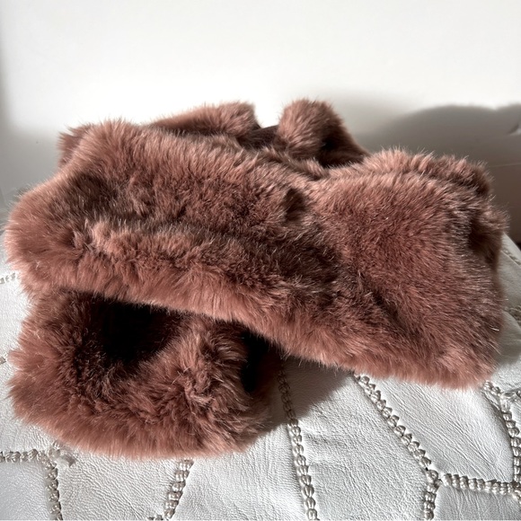 Faux Fur Scarf - Picture 2 of 5